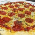 PIZZA DE PEPPERONI Y CHAMPIÑÓN