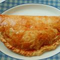 EMPANADA DE MANZANAS PLÁTANOS Y PASAS