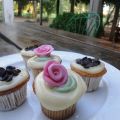 Cupcakes con frosting de vainilla