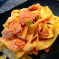 Cintas con salsa de queso ahumado