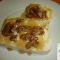 QUESO CASERO CON MIEL Y NUECES
