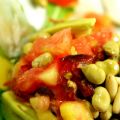 Ensalada de habitas con virutas de jamón