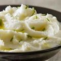 Puré de coliflor con flores fritas
