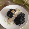 ESPAGUETTIS AL NERO DI SEPIA CON CREMA DE SETAS[...]