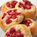 

Brioches con crema de queso y fresas


