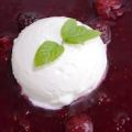 SOPA DE FRUTOS ROJOS CON HELADO DE VAINILLA