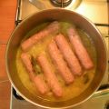 Salchichas de pollo al vino fino