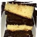 Bizcochitos de natillas recubiertos de chocolate