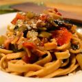 Tagliatelle con calabacín, champiñones y bacon