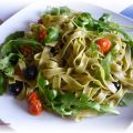 ENSALADA TEMPLADA DE FETTUCCINE DE ESPINACAS[...]