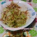 ENSALADA DE COL Y SALTEADO DE POLLO CON[...]