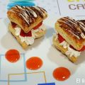 Corazones de hojaldre con fresas, nata y[...]