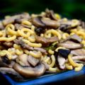 Fideuá de setas y champiñones