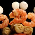 Brochetas de gambas y alcachofas mini