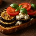  Tosta de Berenjena Asada con Queso Fresco y[...]