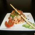 Ensalada de salmon, langostinos y aguacate