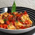 Panzanella, ensalada de tomate con pan ya[...]