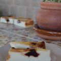Tarta de yogur y queso con mermelada