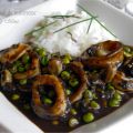 Calamares en su tinta con guisantes y habas