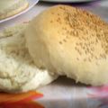 Bollos con sésamo para hamburguesas