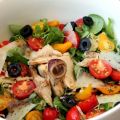 Canónigos, rúcula y tomates cherry con bonito[...]