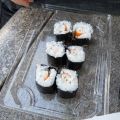 Sushi maki de cangrejo