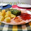 Lacón con nabizas y pimientos a la gallega
