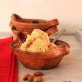 Helado de turrón con heladera