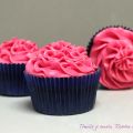 Cupcakes de chocolate blanco y fresa con crema[...]