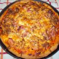 Pizza de salchichas y bacon