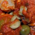 Pollo con tomate y aceitunas