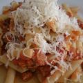 Macarrones con ragú de salchichas