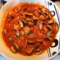 CHIRLAS CON SALSA DE TOMATE Y CEBOLLA