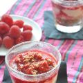 Vasos de cheesecake con frambuesas