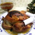 Pollo al horno con guarnición de patatas.[...]