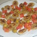 Flores de berenjena con tomate y aceitunas