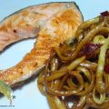 SALMÓN CON TALLARINES FRITOS