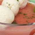 Sopa de sandía con bolitas de coco