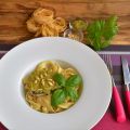 TAGLIATELLE CON MERLUZA Y SALSA PESTO