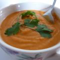 Crema de batata, curry rojo y leche de coco,[...]