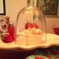 Mini Pavlova with vanilla cream and strawberries