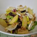 Ensalada de brotes tiernos con manzana, brie y[...]