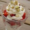NATA CON FRESAS Y NUECES