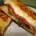 Sándwich de jamón serrano y brie