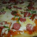 Pizza con salchichas de viena