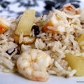 Arroz con piña, pasas, gambas y surimi