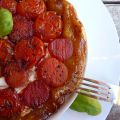 Tatin de tomates caramelizados y queso de cabra.