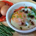 Huevos al plato con menestra de verduras