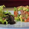 Tartar de salmón en base crujiente
