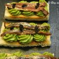 TOSTA DE GUACAMOLE CON ANCHOAS Y TAPENADE